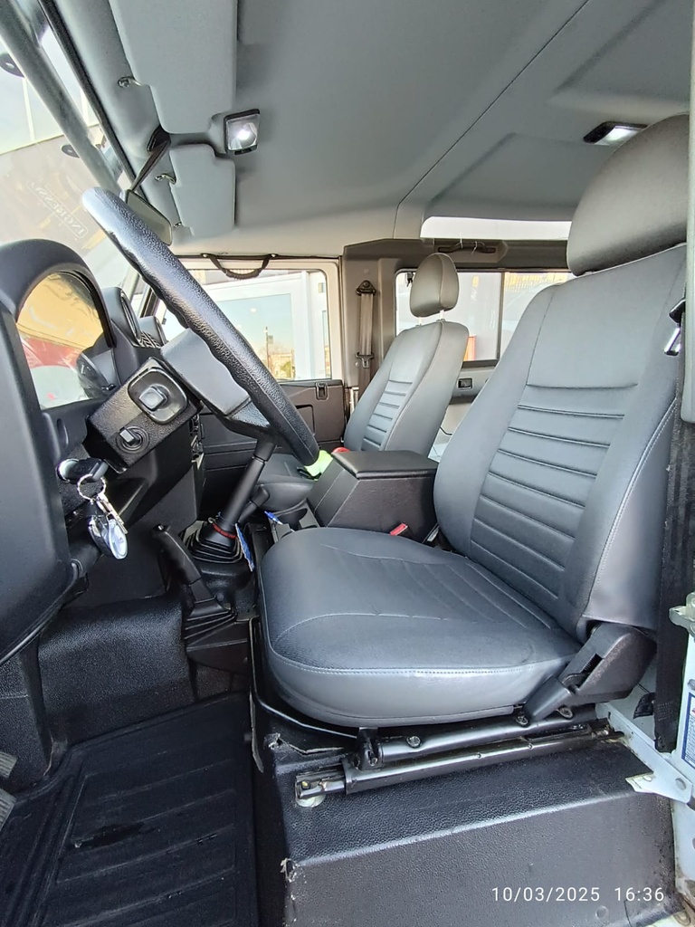 Land Rover Defender 90 2.2 td LE SW