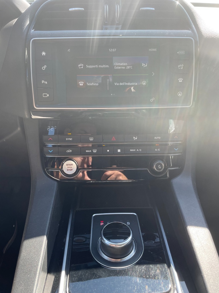 Jaguar F-Pace R-Sport 2.0D AWD 240cv auto my18